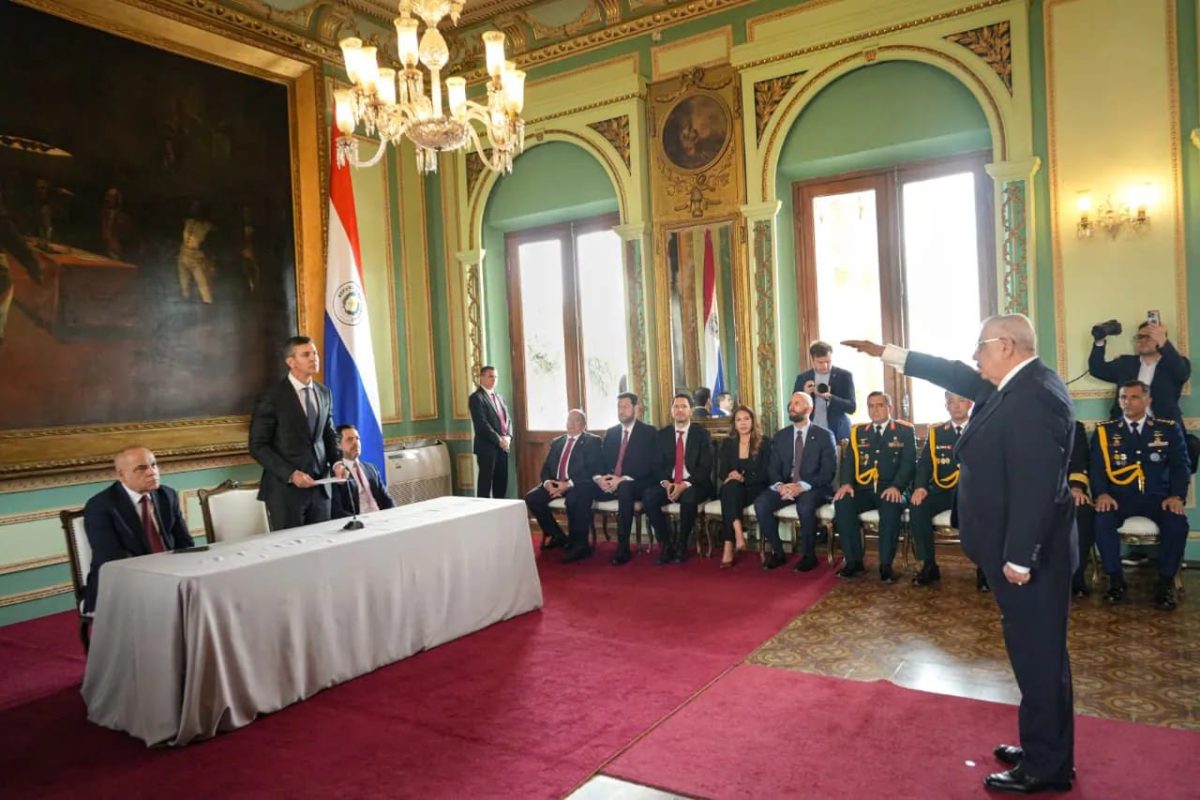 Isaías Fretes jura como nuevo ministro de Salud