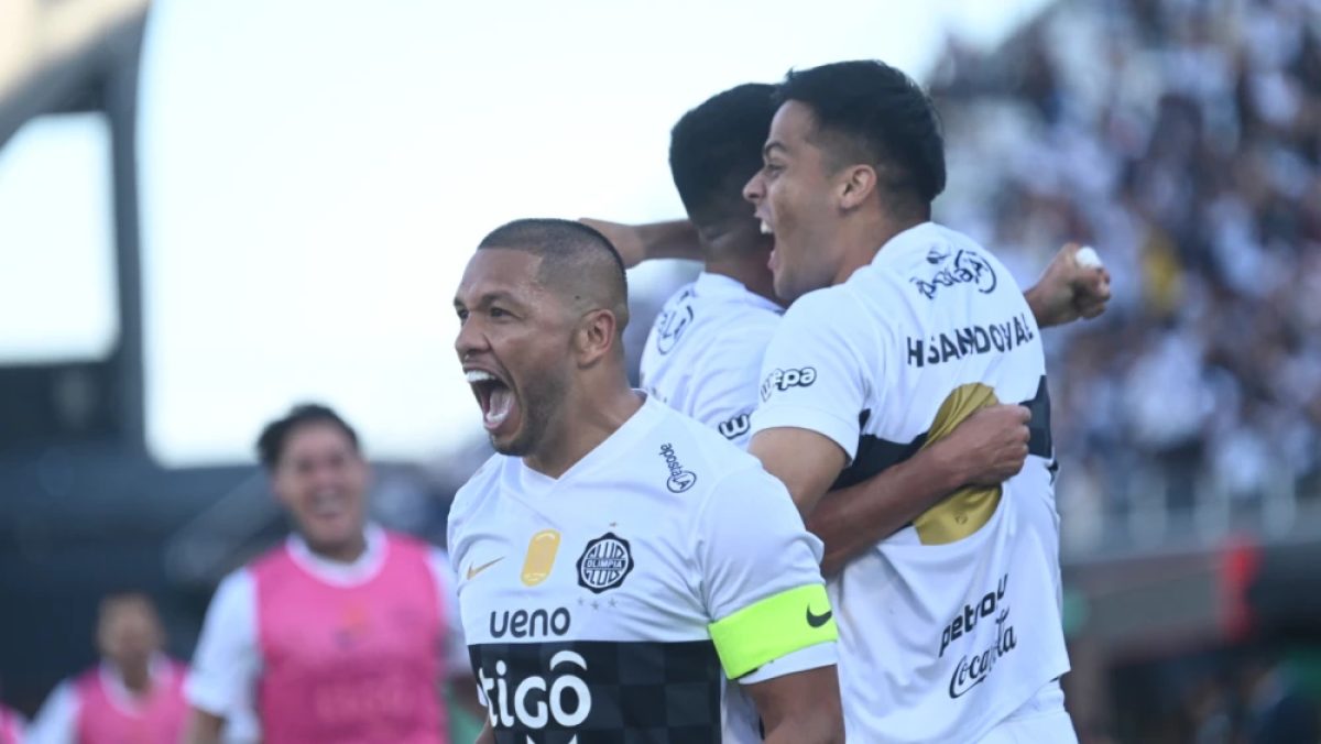 Olimpia enfrenta a San Lorenzo con la mira puesta en la cima