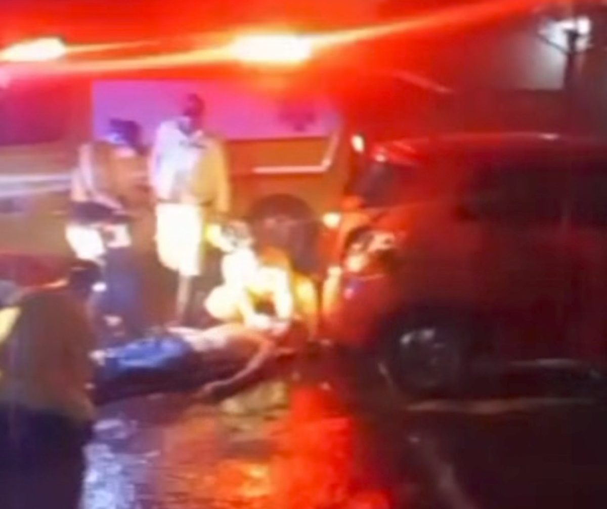 Motociclista quedó en grave estado tras chocar contra un vehículo estacionado en Pedro Juan