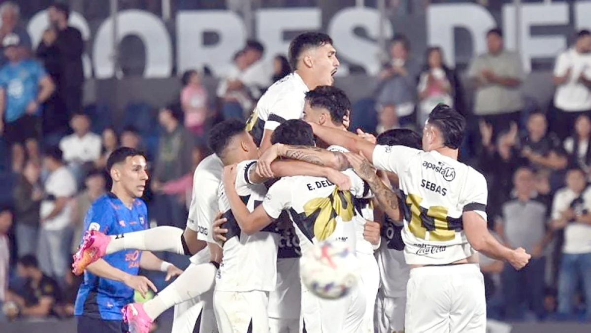 Olimpia tumba al Gallo y asalta la cima del Clausura