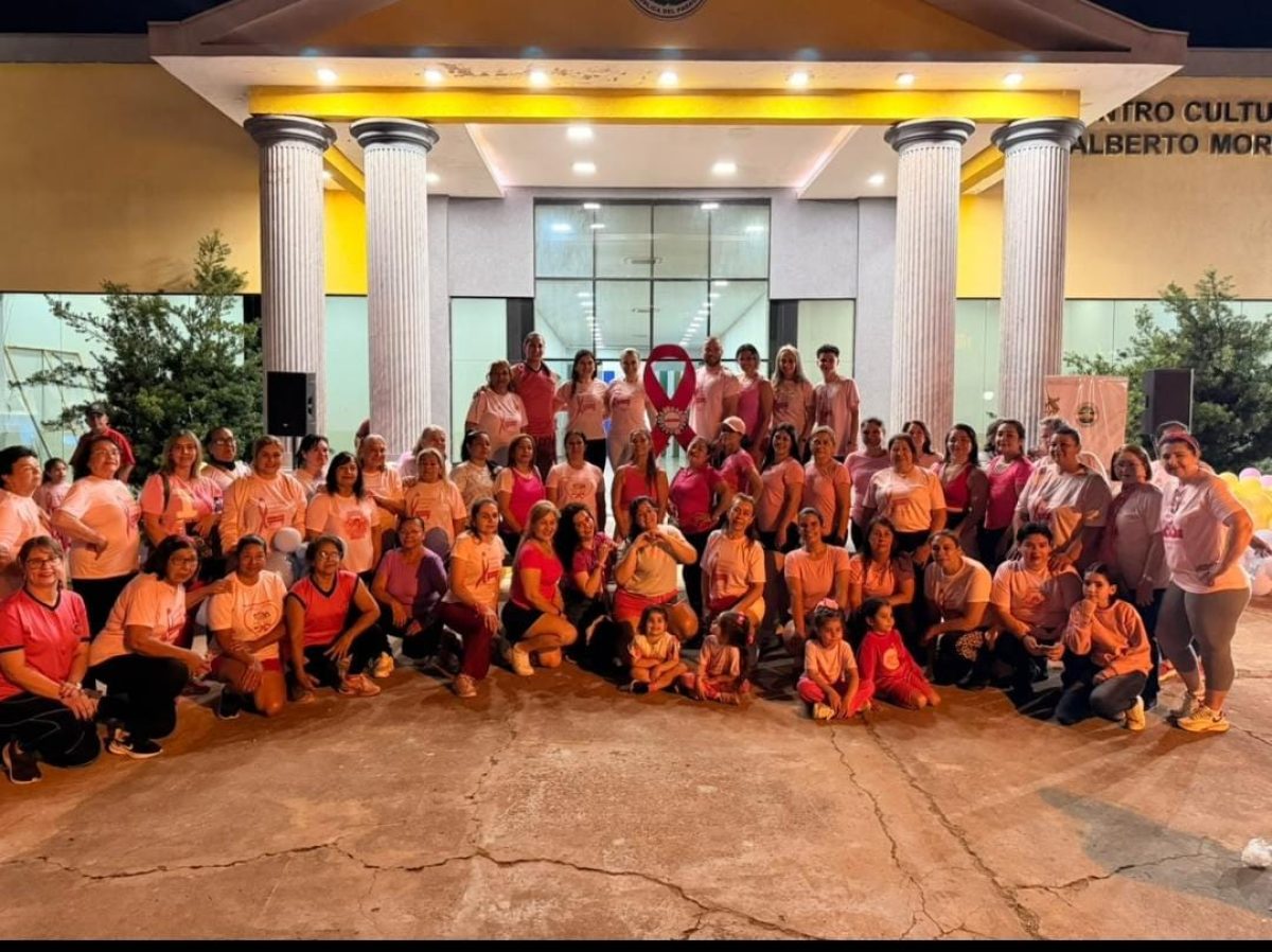 Llevan a cabo la jornada Zumba Rosa en la explanada de la Gobernación de Amambay