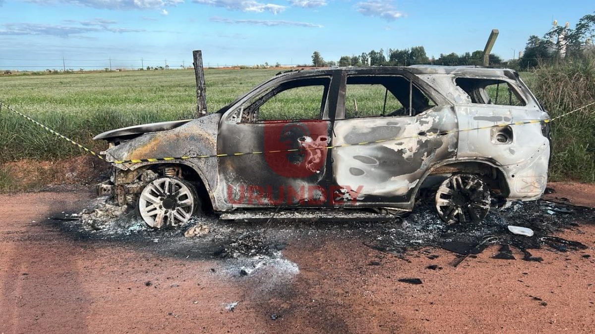 Hallan una camioneta totalmente incinerada en un camino vecinal de Zanja Pytã