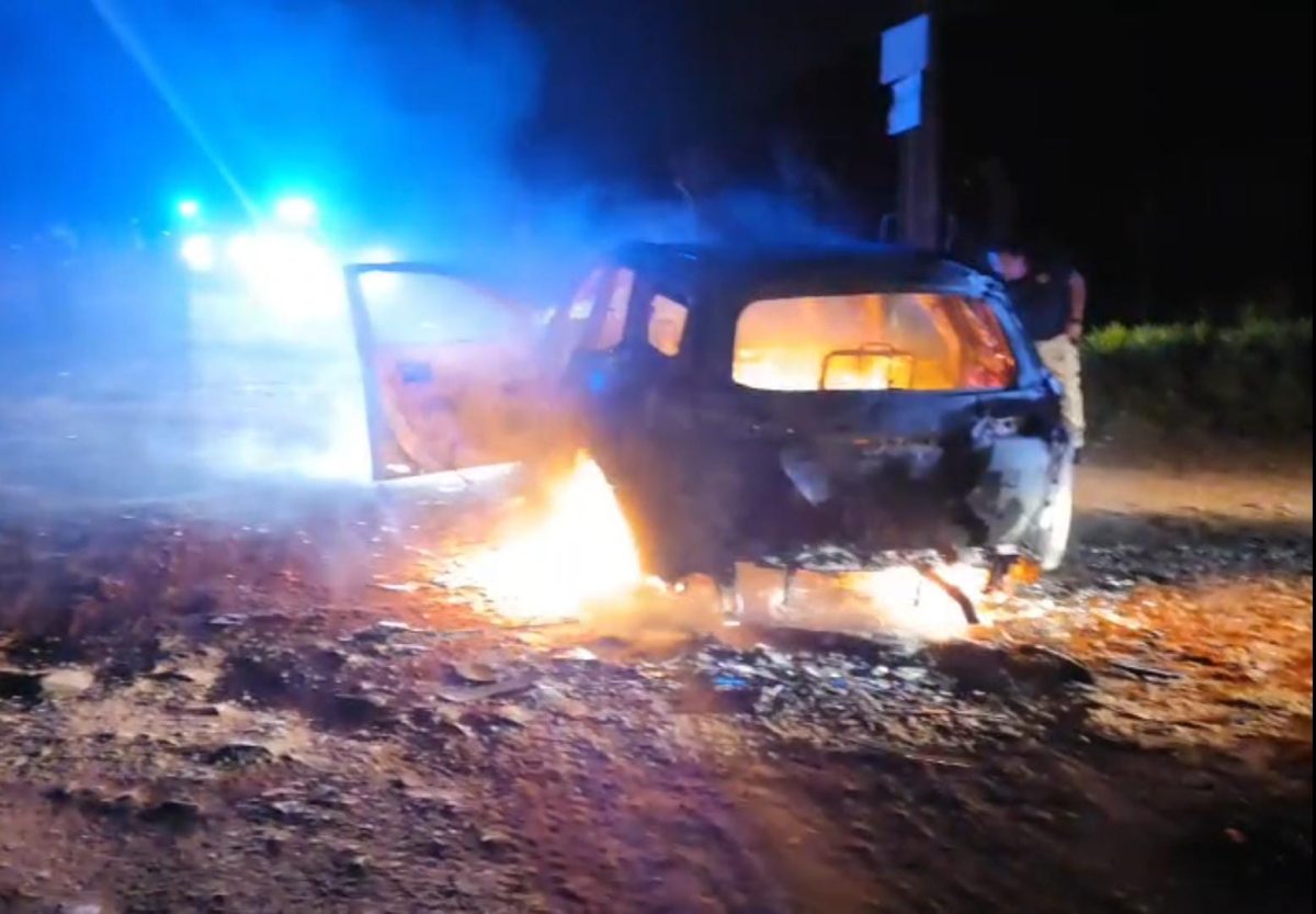 Hallan una camioneta incendiada en Pedro Juan que habría sido usada en el doble crimen