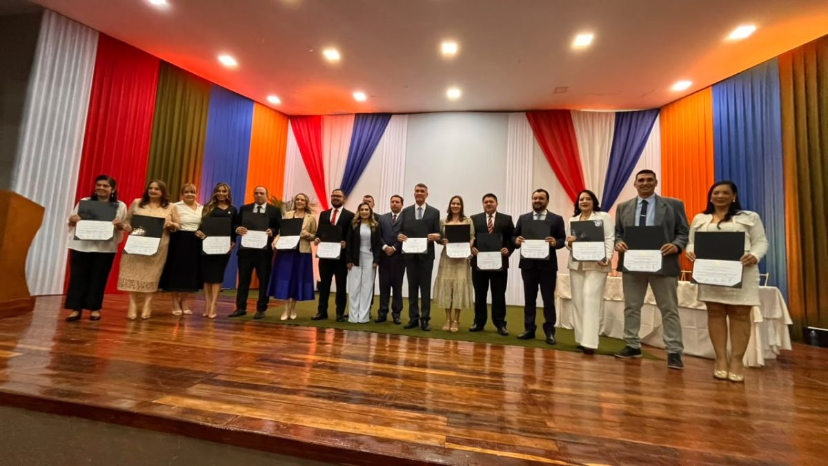 Entregan certificados a las nuevas autoridades municipales electas de Pedro Juan Caballero