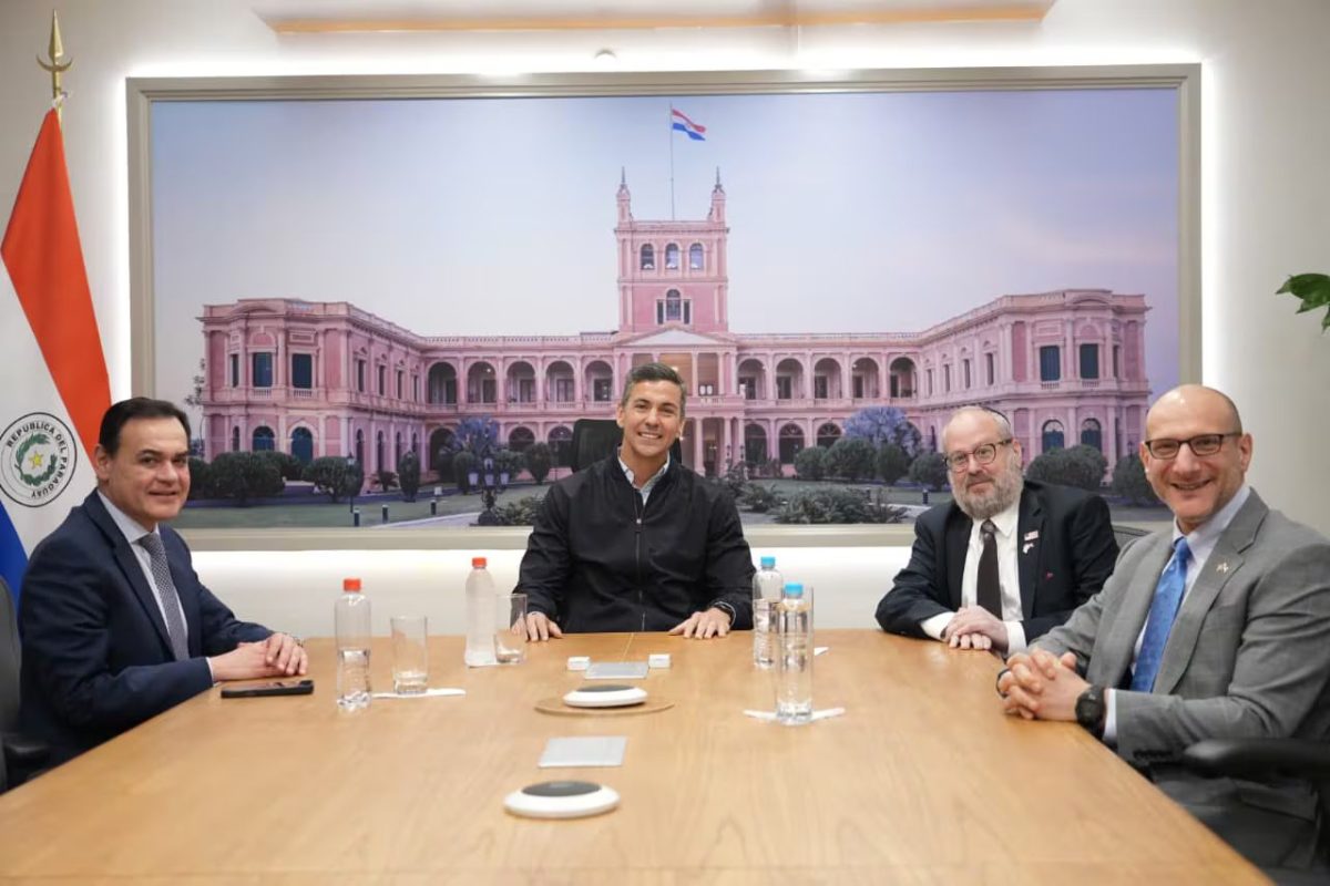 Peña recibe a enviado especial de los EE. UU. para monitorear y combatir el antisemitismo