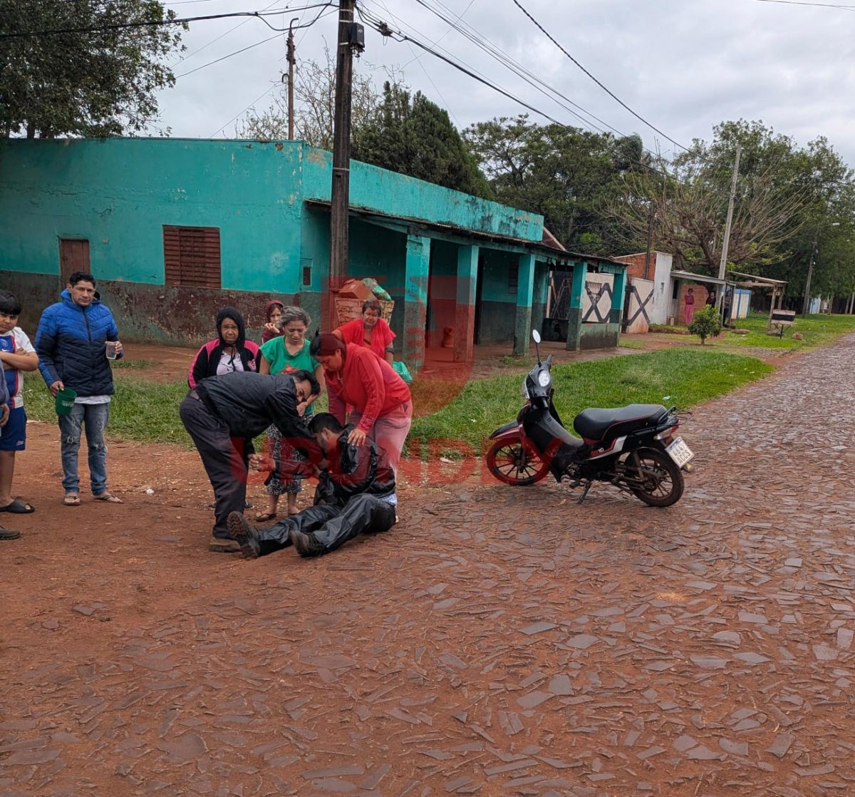 Auxilian a un hombre tras caer de su motocicleta en Pedro Juan Caballero