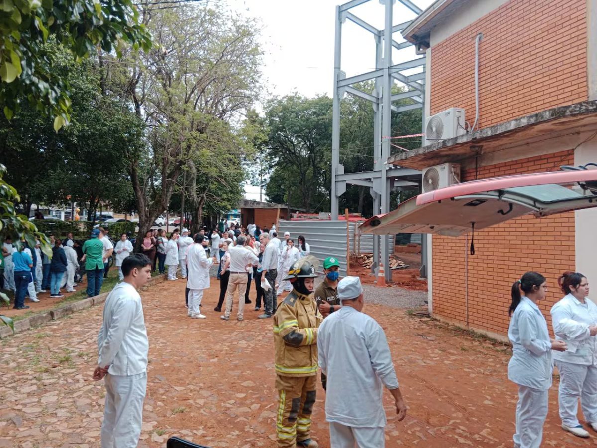 Principio de incendio en laboratorio de Villa Elisa deja 19 intoxicados