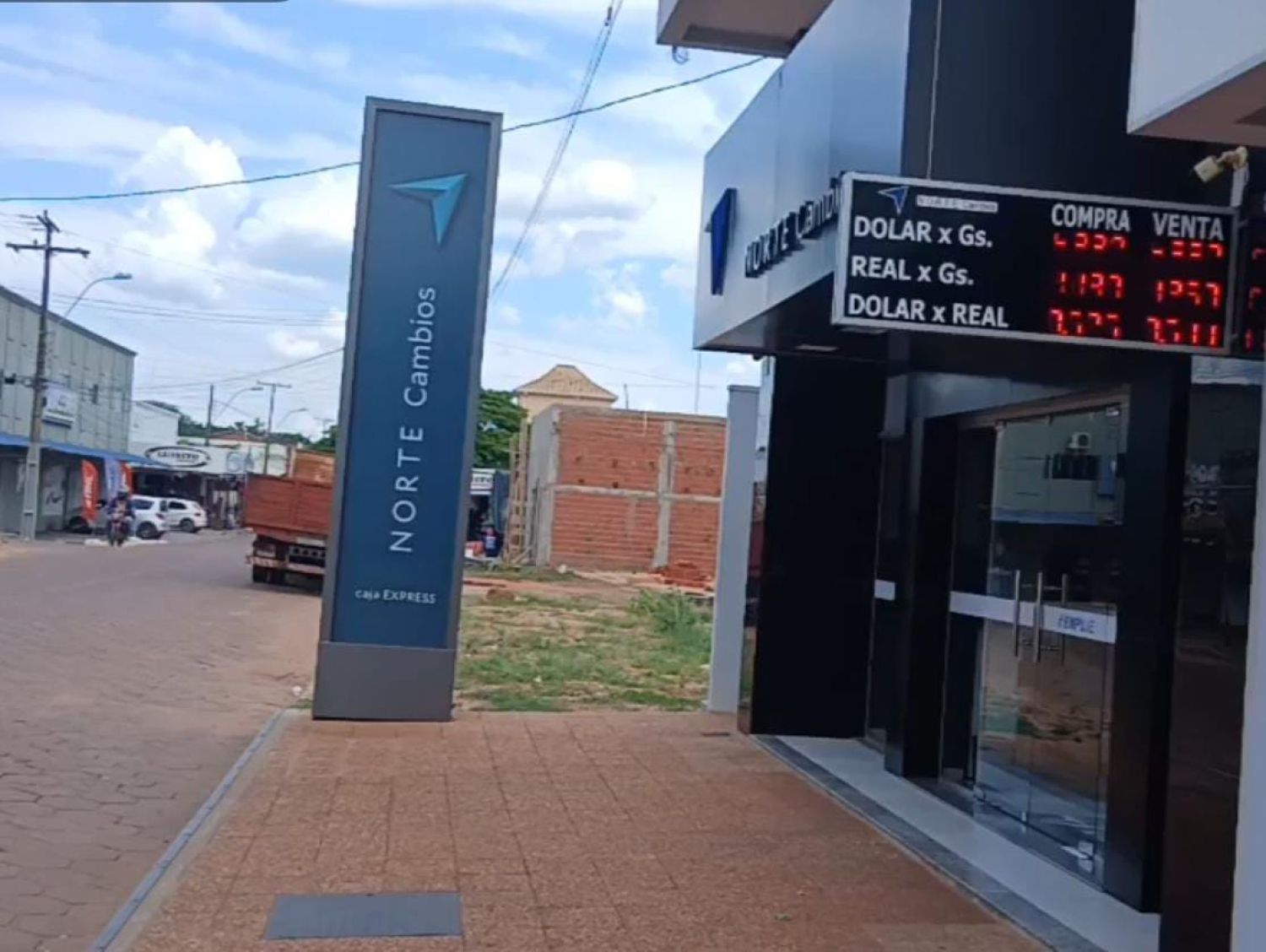 Hurtan armas y equipos tecnológicos de una casa de cambios en Bella Vista Norte