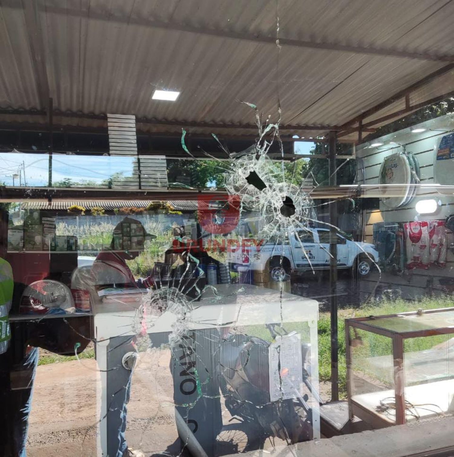 Desconocidos atacan a tiros una ferretería en Pedro Juan Caballero
