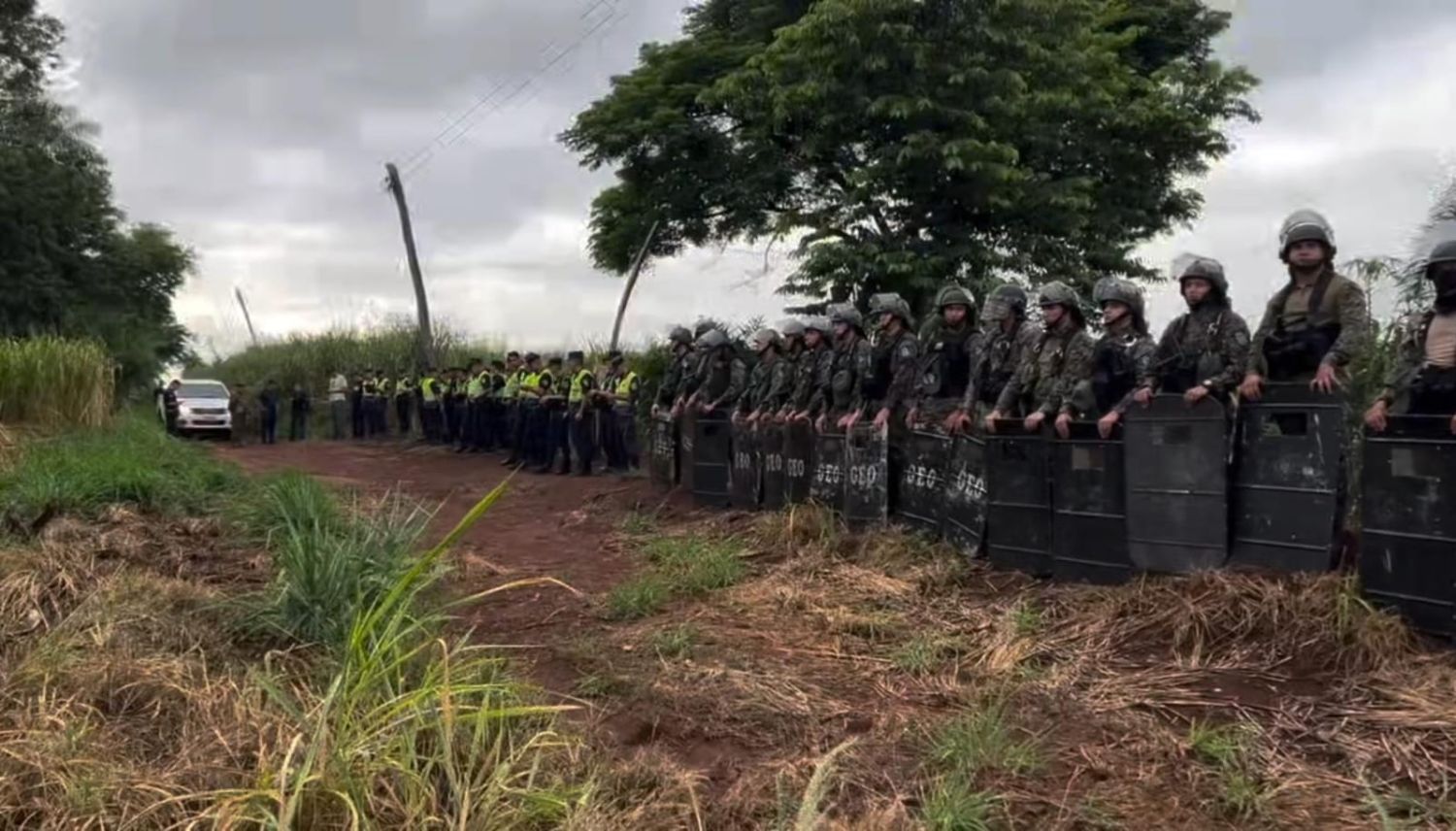 Policía y Fiscalía desmantelan campamentos precarios en un inmueble de Cerro Corá