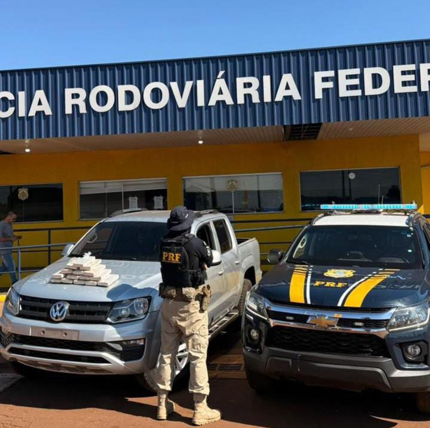 Incautan 16 kilos de cocaína ocultos en rueda de auxilio tras control en Dourados