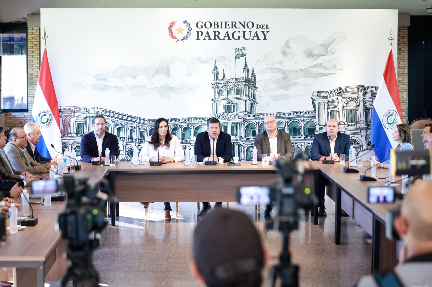 Gobierno y empresas de la construcción avanzan en plan de pagos.