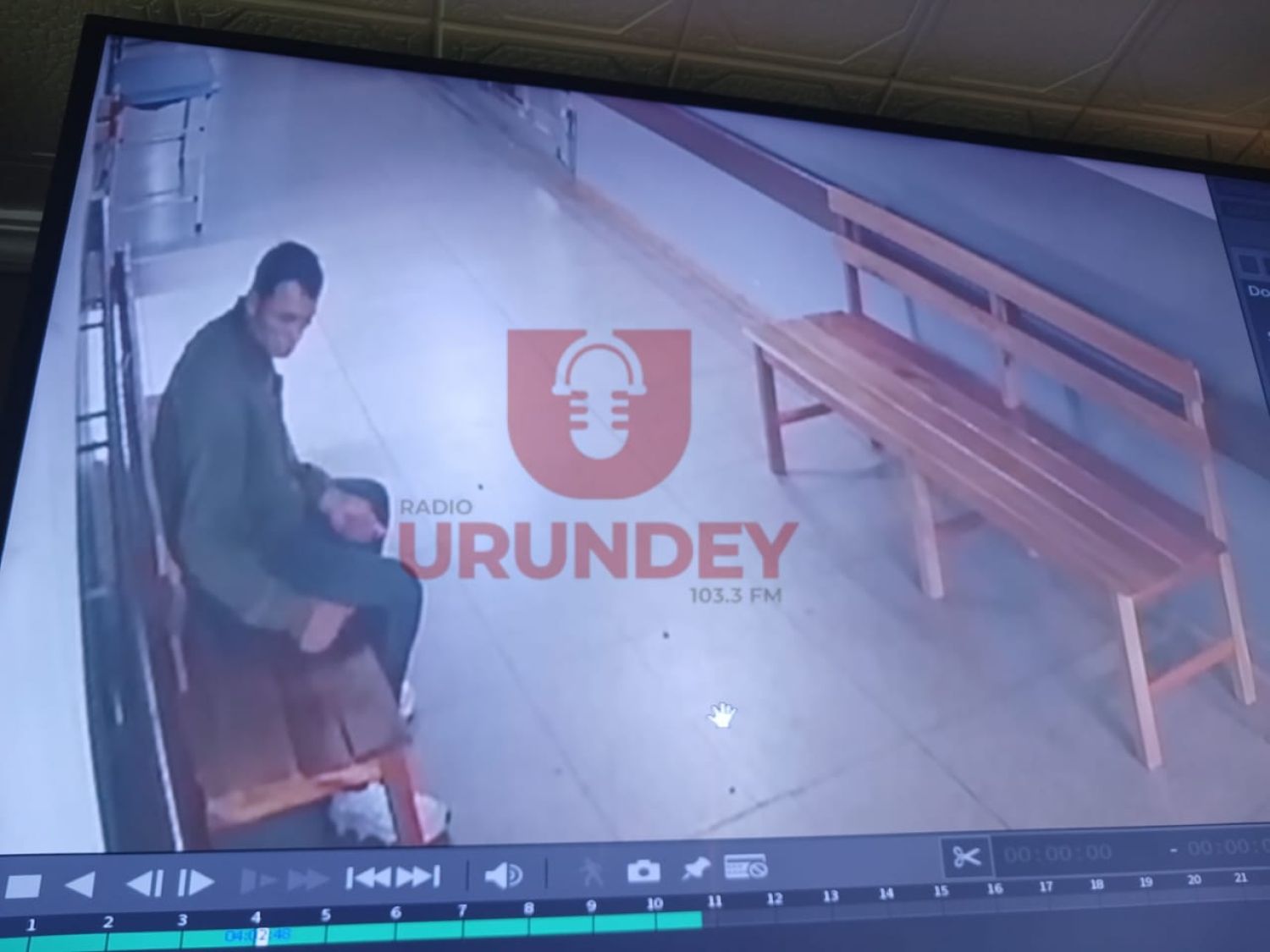 Cámaras captan hurto a familiar de paciente en el Hospital Regional de PJC