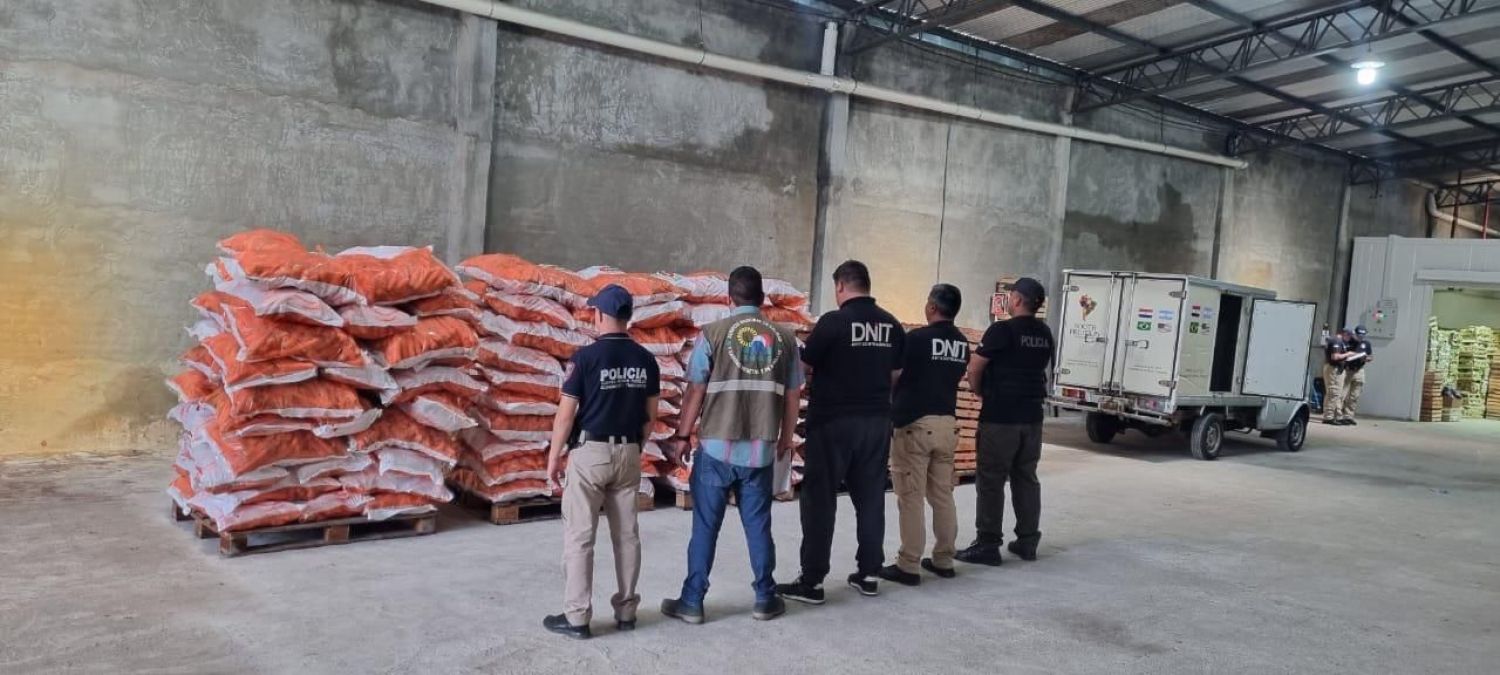 Incautan toneladas de productos de contrabando que presuntamente abastecerían a supermercados