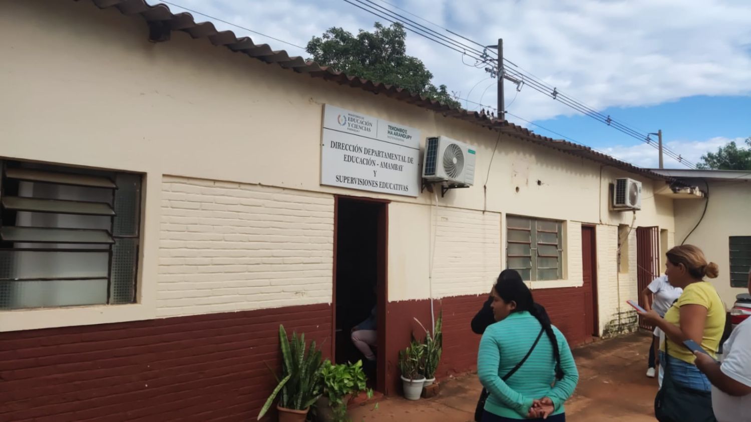 Padres de la colonia Yvype exigen rubro de matemáticas para colegio