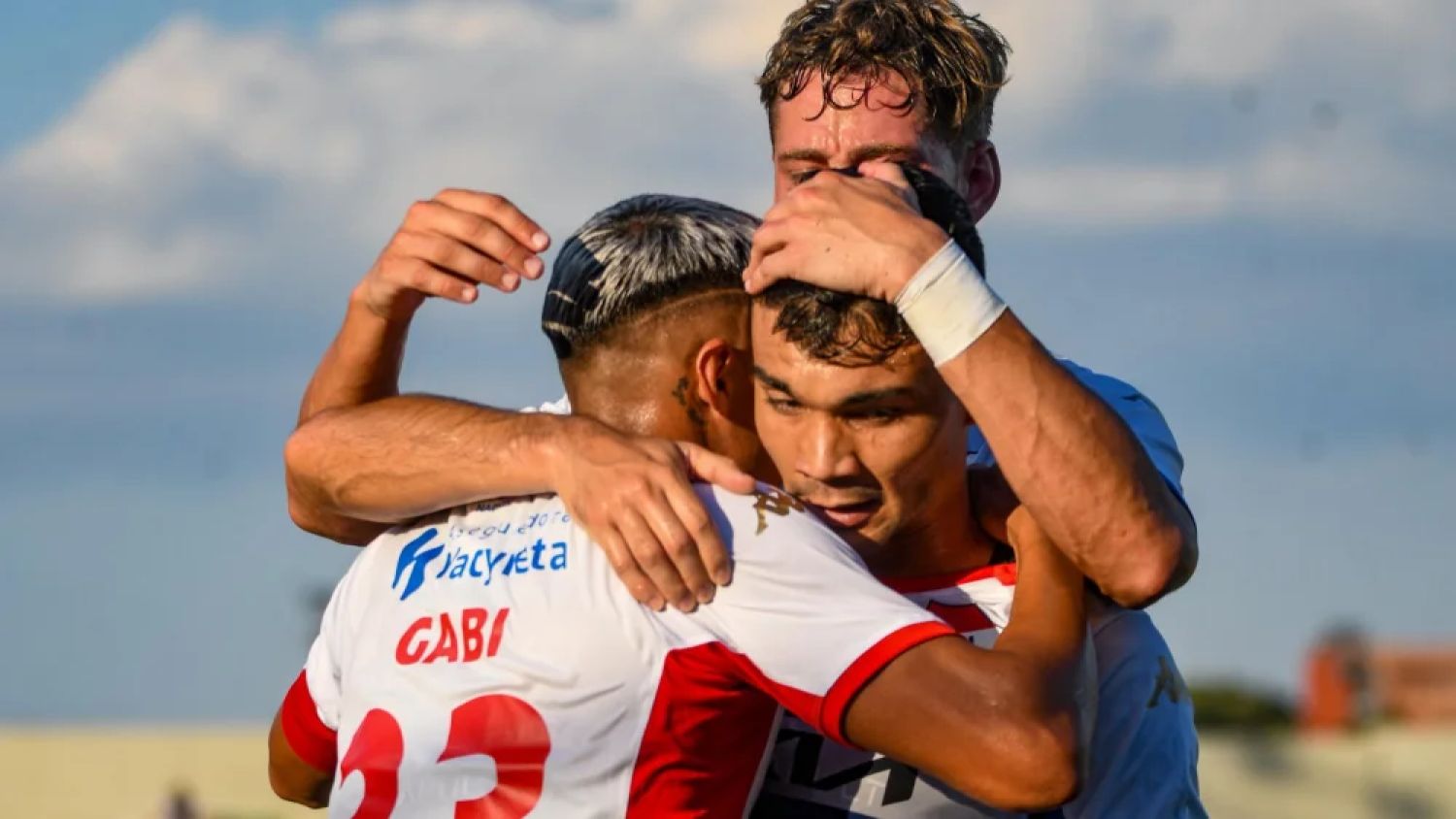Nacional aplasta al 2 de Mayo y se consolida como único líder con puntaje perfecto