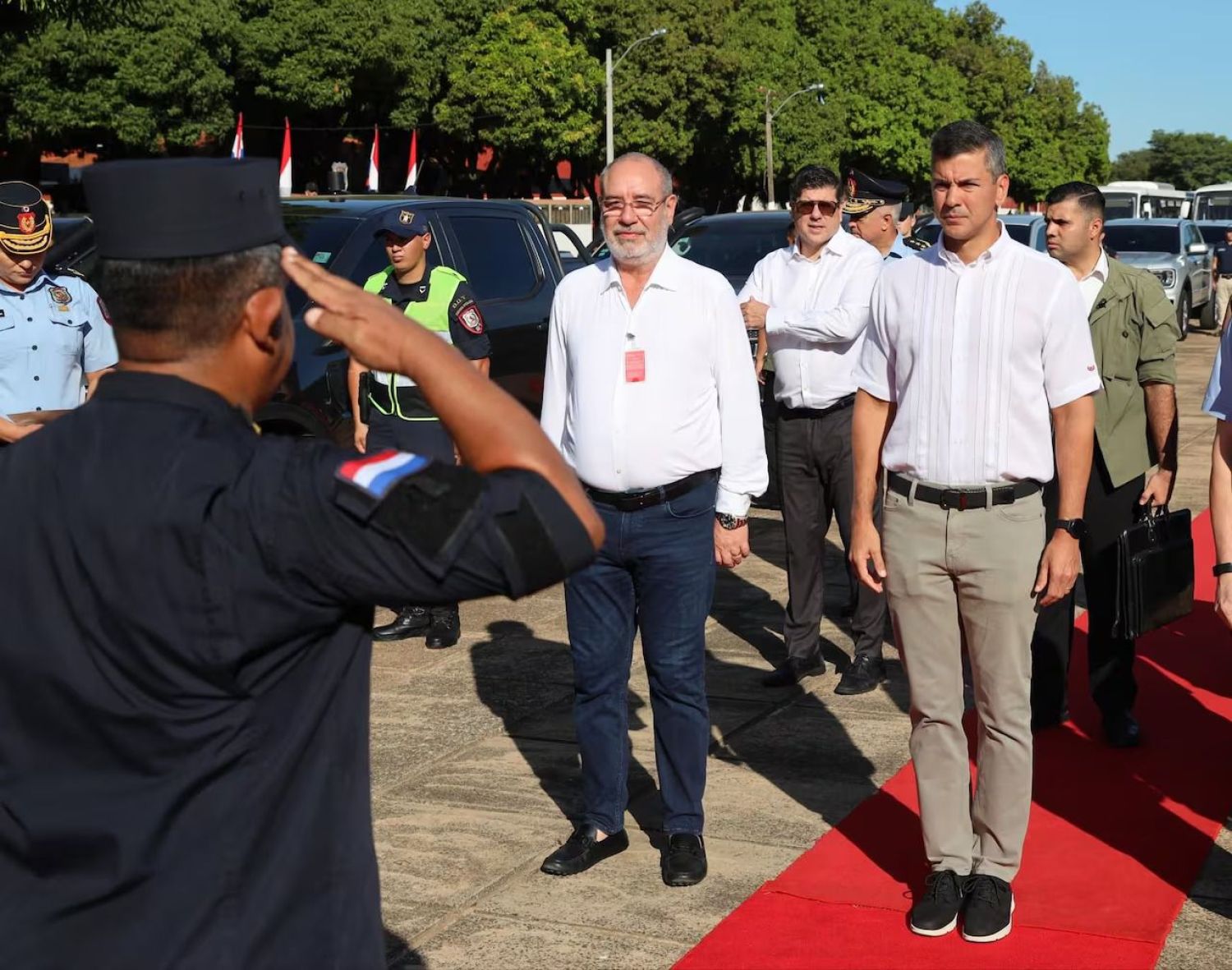 Gobierno entrega insumos, equipos tácticos y logística a la Policía Nacional