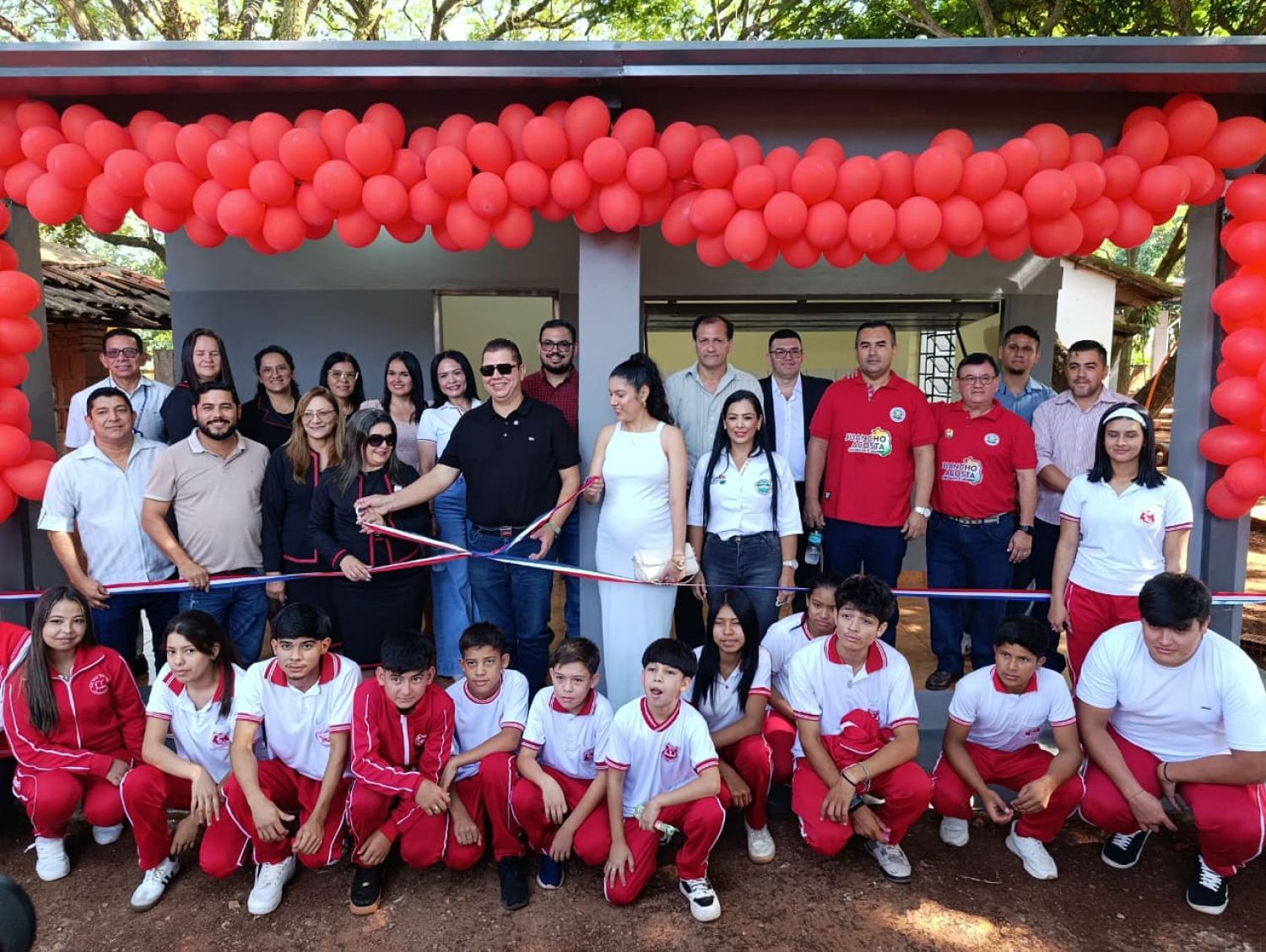 Gobernador inaugura moderna cocina-despensa en el colegio San Blas de PJC