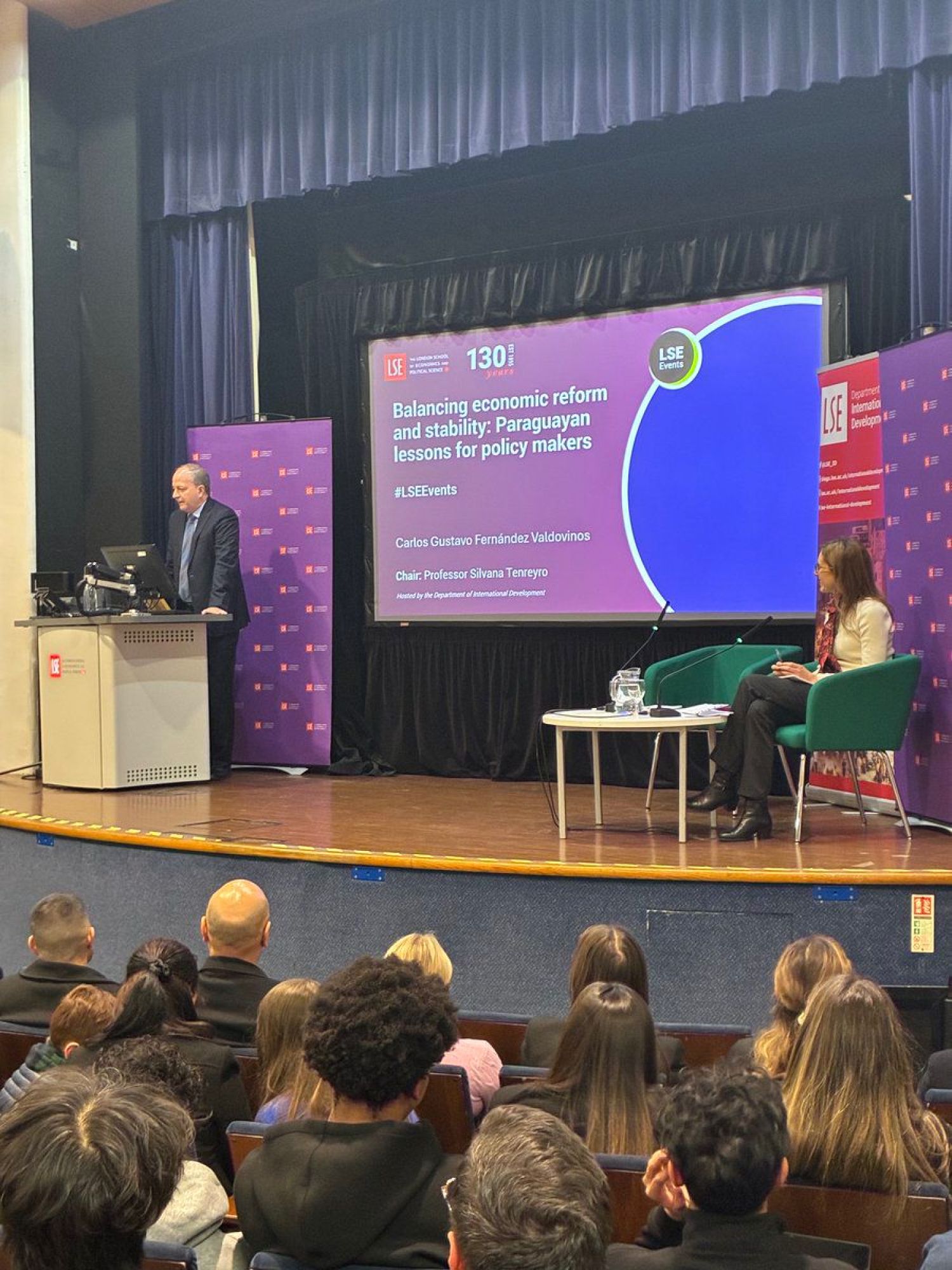 Carlos Fernández Valdovinos expuso el modelo económico de Paraguay en la prestigiosa London School of Economics and Political Science del Reino Unido