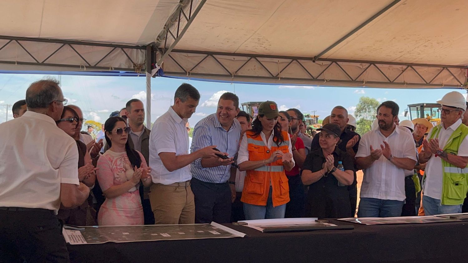 Peña califica de "héroe" al gobernador Juancho Acosta por su gestión de la ruta PY17
