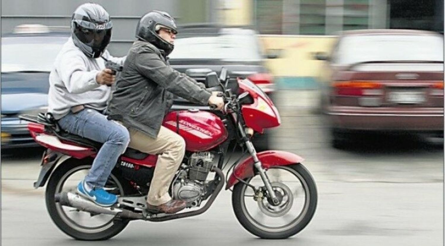 Motoasaltantes roban mochila con dinero a un camionero en Pedro Juan Caballero