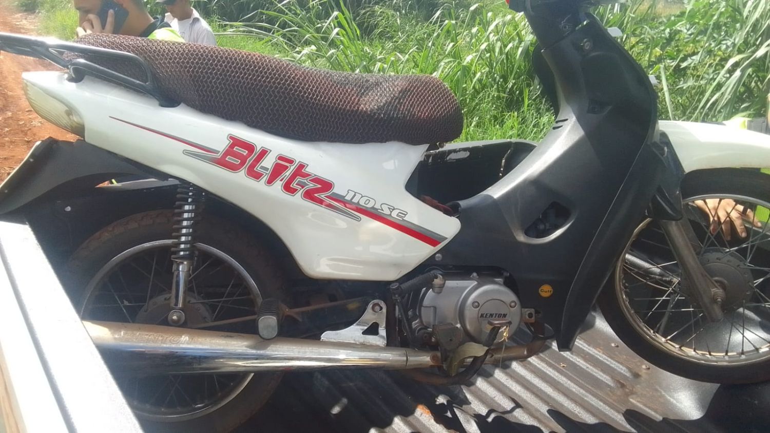 Hallan una motocicleta abandonada en un baldío de Pedro Juan Caballero