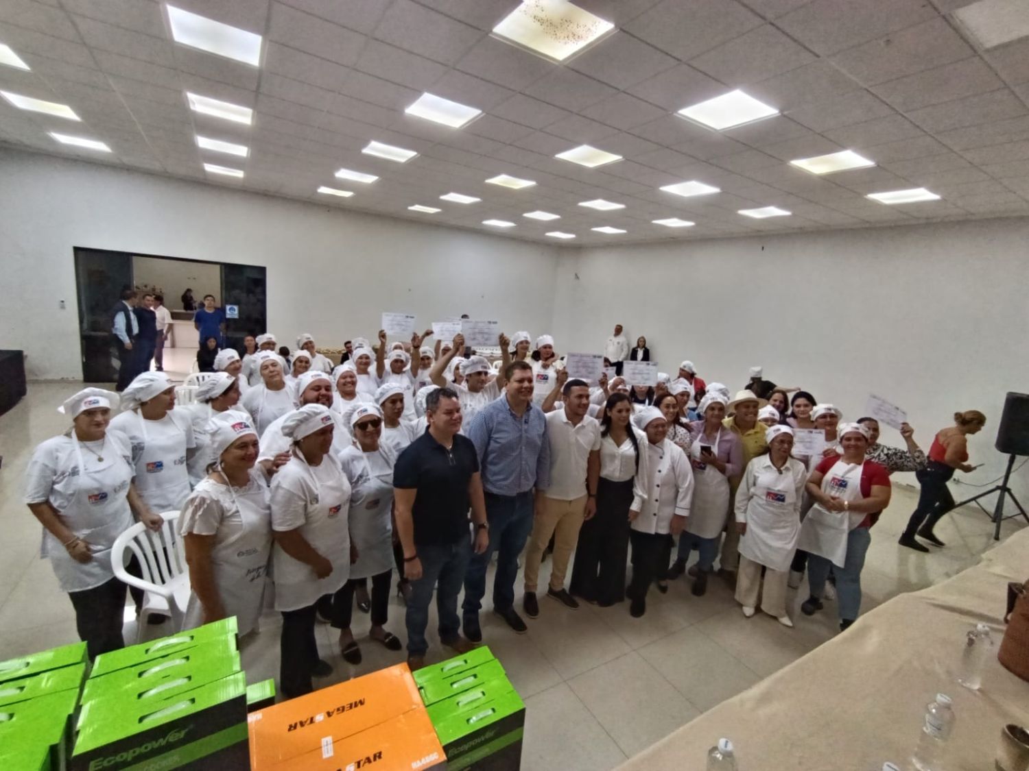 Gobernador encabezó entrega de certificados y kits a nuevos profesionales de cocina