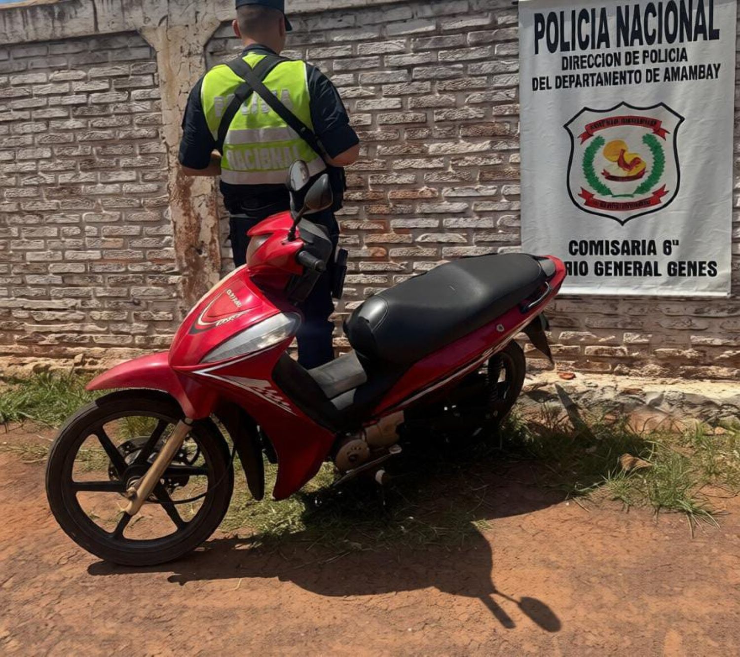 Incautan una motocicleta de dudosa procedencia abandonada en Pedro Juan Caballero