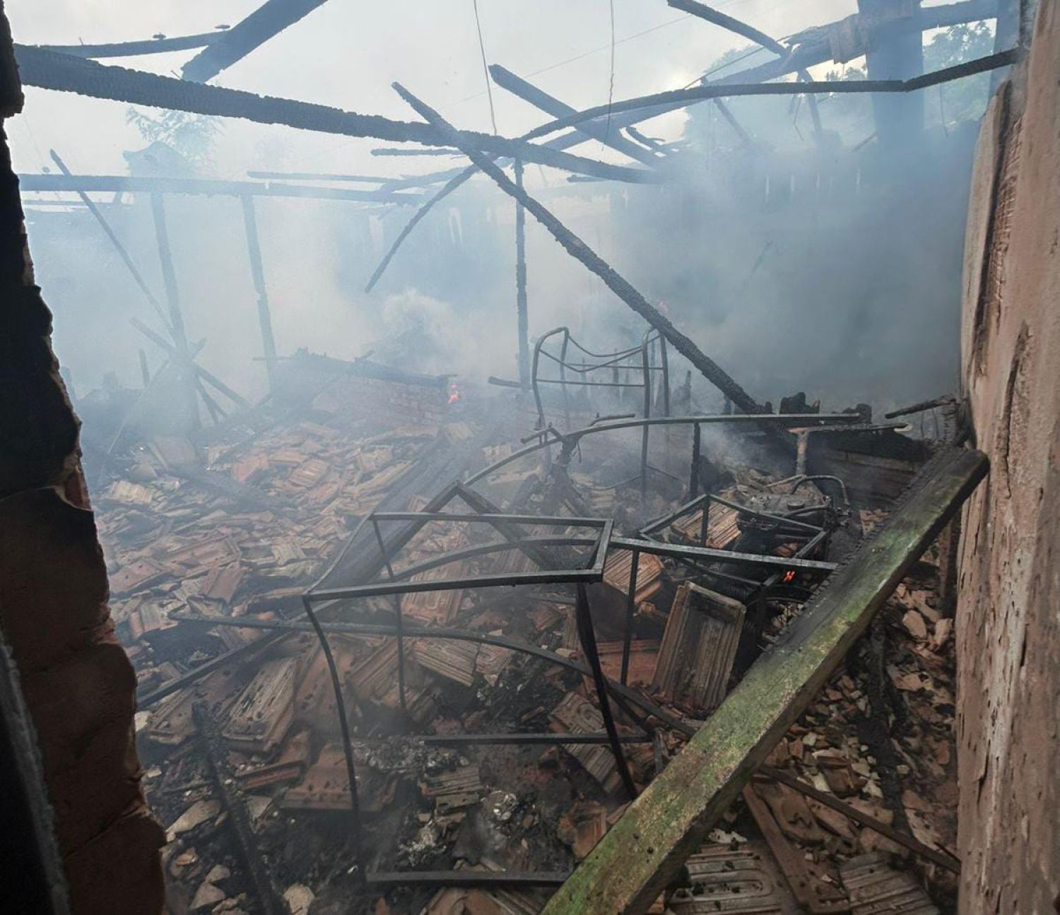 Niño de cinco años fallece en voraz incendio de vivienda en Pedro Juan Caballero